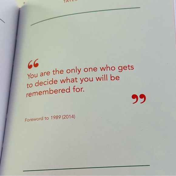 NEW The Little Guide to Taylor Swift Words to Shake it Off Gift Book - Picture 12 of 13